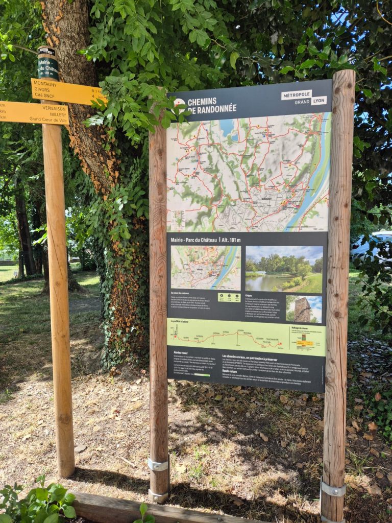 Panneau Parc de la Mairie du chemin de randonnée sur le plateau