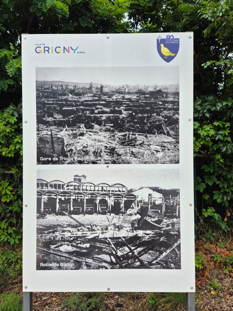 Panneau photos du square du 25 mai 1944