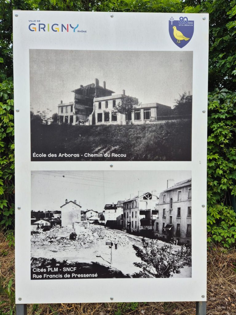 Panneau photos du square du 25 mai 1944